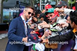 Jenson Button (GBR) Sky Sports F1 Presenter / Williams Racing Senior Advisor with fans. 02.04.2023. Formula 1 World Championship, Rd 3, Australian Grand Prix, Albert Park, Melbourne, Australia, Race Day.