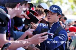 Nyck de Vries (NLD) AlphaTauri with fans. 02.04.2023. Formula 1 World Championship, Rd 3, Australian Grand Prix, Albert Park, Melbourne, Australia, Race Day.