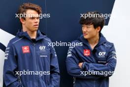 (L to R): Nyck de Vries (NLD) AlphaTauri with team mate Yuki Tsunoda (JPN) AlphaTauri. 29.03.2023. Formula 1 World Championship, Rd 3, Australian Grand Prix, Albert Park, Melbourne, Australia, Preparation Day.