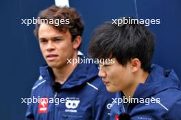 Yuki Tsunoda (JPN) AlphaTauri with Nyck de Vries (NLD) AlphaTauri. 29.03.2023. Formula 1 World Championship, Rd 3, Australian Grand Prix, Albert Park, Melbourne, Australia, Preparation Day.