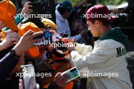 Lando Norris (GBR) McLaren with fans. 30.03.2023. Formula 1 World Championship, Rd 3, Australian Grand Prix, Albert Park, Melbourne, Australia, Preparation Day.