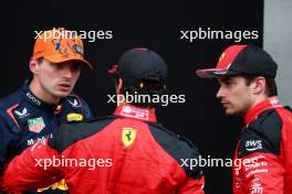 (L to R): Max Verstappen (NLD) Red Bull Racing with Carlos Sainz Jr (ESP) Ferrari and Charles Leclerc (MON) Ferrari in qualifying parc ferme. 30.06.2023. Formula 1 World Championship, Rd 10, Austrian Grand Prix, Spielberg, Austria, Qualifying Day.