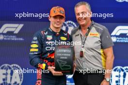 (L to R): Max Verstappen (NLD) Red Bull Racing receives the Pirelli Pole Position Award from Mario Isola (ITA) Pirelli Racing Manager. 30.06.2023. Formula 1 World Championship, Rd 10, Austrian Grand Prix, Spielberg, Austria, Qualifying Day.