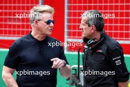 (L to R): Gordon Ramsey (GBR) Celebrity Chef with Guenther Steiner (ITA) Haas F1 Team Prinicipal on the grid. 02.07.2023. Formula 1 World Championship, Rd 10, Austrian Grand Prix, Spielberg, Austria, Race Day.