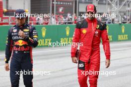 (L to R): Sergio Perez (MEX) Red Bull Racing and Carlos Sainz Jr (ESP) Ferrari in parc ferme. 01.07.2023. Formula 1 World Championship, Rd 10, Austrian Grand Prix, Spielberg, Austria, Sprint Day.