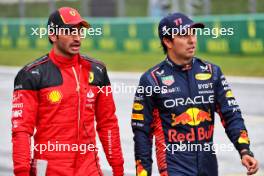 (L to R): Carlos Sainz Jr (ESP) Ferrari with Sergio Perez (MEX) Red Bull Racing in Sprint parc ferme. 01.07.2023. Formula 1 World Championship, Rd 10, Austrian Grand Prix, Spielberg, Austria, Sprint Day.