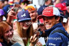 Nyck de Vries (NLD) AlphaTauri with fans. 02.07.2023. Formula 1 World Championship, Rd 10, Austrian Grand Prix, Spielberg, Austria, Race Day.
