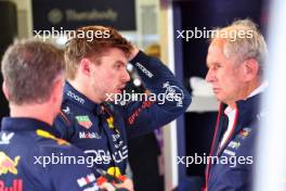 Max Verstappen (NLD) Red Bull Racing with Dr Helmut Marko (AUT) Red Bull Motorsport Consultant (Right) and Christian Horner (GBR) Red Bull Racing Team Principal (Left). 28.04.2023. Formula 1 World Championship, Rd 4, Azerbaijan Grand Prix, Baku Street Circuit, Azerbaijan, Qualifying Day.