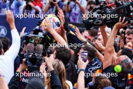 Race winner Sergio Perez (MEX) Red Bull Racing celebrates in parc ferme with the team. 30.04.2023. Formula 1 World Championship, Rd 4, Azerbaijan Grand Prix, Baku Street Circuit, Azerbaijan, Race Day.