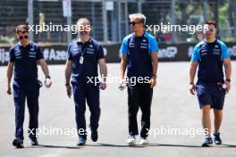 Alexander Albon (THA) Williams Racing walks the circuit with the team. 27.04.2023. Formula 1 World Championship, Rd 4, Azerbaijan Grand Prix, Baku Street Circuit, Azerbaijan, Preparation Day.