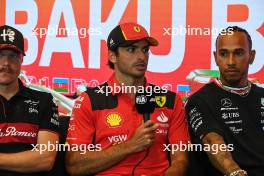 (L to R): Carlos Sainz Jr (ESP) Ferrari; and Lewis Hamilton (GBR) Mercedes AMG F1, in the FIA Press Conference. 27.04.2023. Formula 1 World Championship, Rd 4, Azerbaijan Grand Prix, Baku Street Circuit, Azerbaijan, Preparation Day.