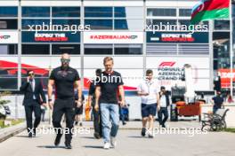 (L to R): Stuart Morrison (GBR) Haas F1 Team Head of Communications with Kevin Magnussen (DEN) Haas F1 Team. 27.04.2023. Formula 1 World Championship, Rd 4, Azerbaijan Grand Prix, Baku Street Circuit, Azerbaijan, Preparation Day.