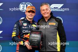(L to R): Max Verstappen (NLD) Red Bull Racing receives the Pirelli Pole Position Award from Mario Isola (ITA) Pirelli Racing Manager. 28.07.2023. Formula 1 World Championship, Rd 13, Belgian Grand Prix, Spa Francorchamps, Belgium, Qualifying Day.