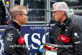 (L to R): Andreas Seidl (GER) Sauber Group Chief Executive Officer with Alessandro Alunni Bravi (ITA) Alfa Romeo F1 Team Managing Director and Team Representative on the grid. 30.07.2023. Formula 1 World Championship, Rd 13, Belgian Grand Prix, Spa Francorchamps, Belgium, Race Day.
