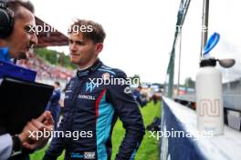 Logan Sargeant (USA) Williams Racing with Gaetan Jego, Williams Racing Race Engineer on the grid. 29.07.2023. Formula 1 World Championship, Rd 13, Belgian Grand Prix, Spa Francorchamps, Belgium, Sprint Day.