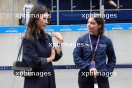 (L to R): Muni Lily He (CHN) Professional Golfer with Jamie Chadwick (GBR) Williams Racing Development Driver. 30.07.2023. Formula 1 World Championship, Rd 13, Belgian Grand Prix, Spa Francorchamps, Belgium, Race Day.
