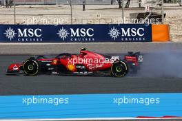 Carlos Sainz Jr (ESP) Ferrari SF-23 locks up under braking and runs wide. 03.03.2023. Formula 1 World Championship, Rd 1, Bahrain Grand Prix, Sakhir, Bahrain, Practice Day