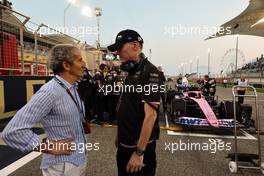 (L to R): Alain Prost (FRA) with Alan Permane (GBR) Alpine F1 Team Trackside Operations Director on the grid. 05.03.2023. Formula 1 World Championship, Rd 1, Bahrain Grand Prix, Sakhir, Bahrain, Race Day.