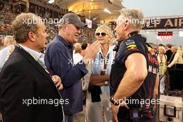 Jeremy Clarkson (GBR) TV Presenter with Jonathan Wheatley (GBR) Red Bull Racing Team Manager on the grid. 05.03.2023. Formula 1 World Championship, Rd 1, Bahrain Grand Prix, Sakhir, Bahrain, Race Day.