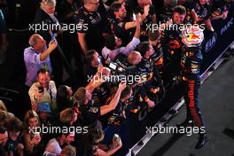 Race winner Max Verstappen (NLD) Red Bull Racing celebrates with the team in parc ferme. 05.03.2023. Formula 1 World Championship, Rd 1, Bahrain Grand Prix, Sakhir, Bahrain, Race Day.