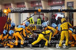 Oscar Piastri (AUS) McLaren MCL60 makes a pit stop. 05.03.2023. Formula 1 World Championship, Rd 1, Bahrain Grand Prix, Sakhir, Bahrain, Race Day.
