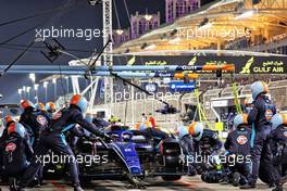 Logan Sargeant (USA) Williams Racing FW45 makes a pit stop. 05.03.2023. Formula 1 World Championship, Rd 1, Bahrain Grand Prix, Sakhir, Bahrain, Race Day.