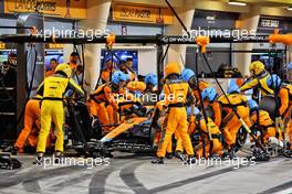 Lando Norris (GBR) McLaren MCL60 makes a pit stop. 05.03.2023. Formula 1 World Championship, Rd 1, Bahrain Grand Prix, Sakhir, Bahrain, Race Day.