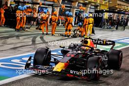 Sergio Perez (MEX) Red Bull Racing RB19 makes a pit stop. 05.03.2023. Formula 1 World Championship, Rd 1, Bahrain Grand Prix, Sakhir, Bahrain, Race Day.