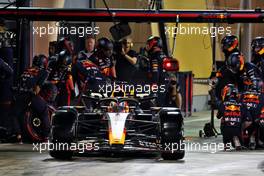 Max Verstappen (NLD) Red Bull Racing RB19 makes a pit stop. 05.03.2023. Formula 1 World Championship, Rd 1, Bahrain Grand Prix, Sakhir, Bahrain, Race Day.