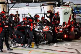 Nico Hulkenberg (GER) Haas VF-23 makes a pit stop. 05.03.2023. Formula 1 World Championship, Rd 1, Bahrain Grand Prix, Sakhir, Bahrain, Race Day.