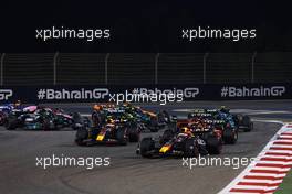 Max Verstappen (NLD) Red Bull Racing RB19 leads at the start of the race. 05.03.2023. Formula 1 World Championship, Rd 1, Bahrain Grand Prix, Sakhir, Bahrain, Race Day.