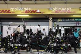 Lewis Hamilton (GBR) Mercedes AMG F1 W14 makes a pit stop. 05.03.2023. Formula 1 World Championship, Rd 1, Bahrain Grand Prix, Sakhir, Bahrain, Race Day.