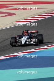 Nyck de Vries (NLD) AlphaTauri AT04. 04.03.2023. Formula 1 World Championship, Rd 1, Bahrain Grand Prix, Sakhir, Bahrain, Qualifying Day.