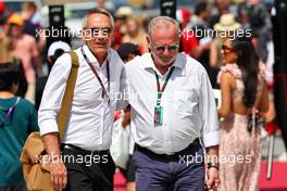 (L to R): Martin Whitmarsh (GBR) Aston Martin F1 Team Group Chief Executive Officer with Didier Coton (BEL) Driver Manager. 04.03.2023. Formula 1 World Championship, Rd 1, Bahrain Grand Prix, Sakhir, Bahrain, Qualifying Day.