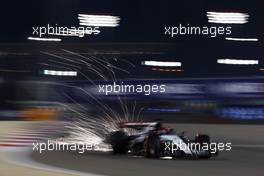 Nyck de Vries (NLD) AlphaTauri AT04 sends sparks flying. 04.03.2023. Formula 1 World Championship, Rd 1, Bahrain Grand Prix, Sakhir, Bahrain, Qualifying Day.