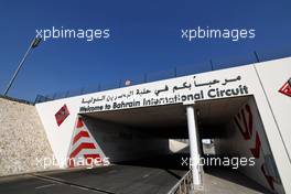 Circuit atmosphere - Bahrain circuit entrance. 04.03.2023. Formula 1 World Championship, Rd 1, Bahrain Grand Prix, Sakhir, Bahrain, Qualifying Day.