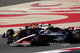 Nico Hulkenberg (GER) Haas VF-23 and Sergio Perez (MEX) Red Bull Racing RB19. 04.03.2023. Formula 1 World Championship, Rd 1, Bahrain Grand Prix, Sakhir, Bahrain, Qualifying Day.