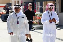 (L to R): Crown Prince Shaikh Salman bin Isa Hamad Al Khalifa (BRN) with Sheikh Salman bin Isa Al-Khalifa (BRN) Chief Executive of Bahrain International Circuit.  02.03.2023. Formula 1 World Championship, Rd 1, Bahrain Grand Prix, Sakhir, Bahrain, Preparation Day.