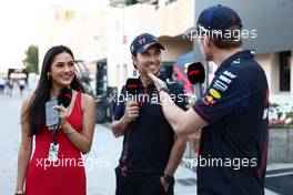 (L to R): Lissie Mackintosh (GBR) F1 Presenter and Content Creator with Sergio Perez (MEX) Red Bull Racing and Max Verstappen (NLD) Red Bull Racing. 02.03.2023. Formula 1 World Championship, Rd 1, Bahrain Grand Prix, Sakhir, Bahrain, Preparation Day.