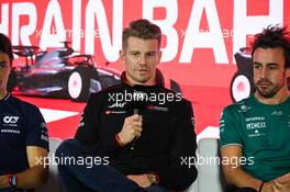 (L to R): Nico Hulkenberg (GER) Haas F1 Team and Fernando Alonso (ESP) Aston Martin F1 Team in the FIA Press Conference. 02.03.2023. Formula 1 World Championship, Rd 1, Bahrain Grand Prix, Sakhir, Bahrain, Preparation Day.