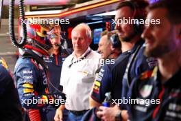 Max Verstappen (NLD) Red Bull Racing celebrates his pole position in the pits with Dr Helmut Marko (AUT) Red Bull Motorsport Consultant and Christian Horner (GBR) Red Bull Racing Team Principal. 03.11.2023. Formula 1 World Championship, Rd 21, Brazilian Grand Prix, Sao Paulo, Brazil, Qualifying Day.