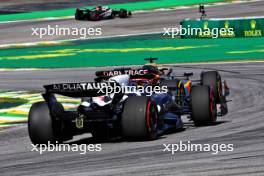 Oscar Piastri (AUS) McLaren MCL60 leads Daniel Ricciardo (AUS) AlphaTauri AT04. 05.11.2023. Formula 1 World Championship, Rd 21, Brazilian Grand Prix, Sao Paulo, Brazil, Race Day.