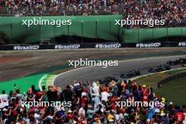 Lewis Hamilton (GBR) Mercedes AMG F1 W14 at the start of the race. 05.11.2023. Formula 1 World Championship, Rd 21, Brazilian Grand Prix, Sao Paulo, Brazil, Race Day.