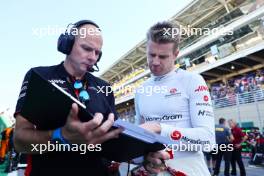 Nico Hulkenberg (GER) Haas F1 Team with Gary Gannon (GBR) Haas F1 Team Race Engineer on the grid. 04.11.2023. Formula 1 World Championship, Rd 21, Brazilian Grand Prix, Sao Paulo, Brazil, Sprint Day.
