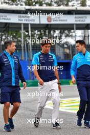 Alexander Albon (THA) Williams Racing walks the circuit with the team. 02.11.2023. Formula 1 World Championship, Rd 21, Brazilian Grand Prix, Sao Paulo, Brazil, Preparation Day.