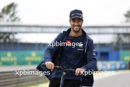 Daniel Ricciardo (AUS) AlphaTauri rides the circuit on a scooter. 02.11.2023. Formula 1 World Championship, Rd 21, Brazilian Grand Prix, Sao Paulo, Brazil, Preparation Day.