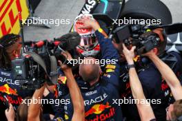 Race winner Max Verstappen (NLD) Red Bull Racing celebrates with the team in parc ferme. 18.06.2023. Formula 1 World Championship, Rd 9, Canadian Grand Prix, Montreal, Canada, Race Day.