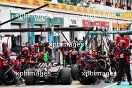 Kevin Magnussen (DEN) Haas VF-23 makes a pit stop. 18.06.2023. Formula 1 World Championship, Rd 9, Canadian Grand Prix, Montreal, Canada, Race Day.