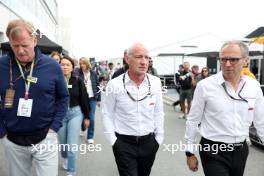 Greg Maffei (USA) Liberty Media Corporation President and Chief Executive Officer (Centre) with Stefano Domenicali (ITA) Formula One President and CEO (Right). 18.06.2023. Formula 1 World Championship, Rd 9, Canadian Grand Prix, Montreal, Canada, Race Day.