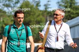 (L to R): Pedro De La Rosa (ESP) Aston Martin F1 Team, Team Ambassador with Martin Whitmarsh (GBR) Aston Martin F1 Team Group Chief Executive Officer. 02.06.2023 Formula 1 World Championship, Rd 8, Spanish Grand Prix, Barcelona, Spain, Practice Day.